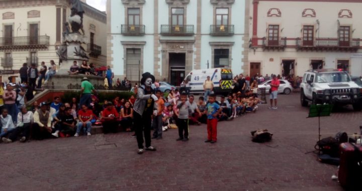 El mimo, 30 años de llevar el Cervantino a las comunidades