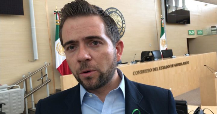 También los jóvenes sufren por los recortes de recursos, denuncia Zanella