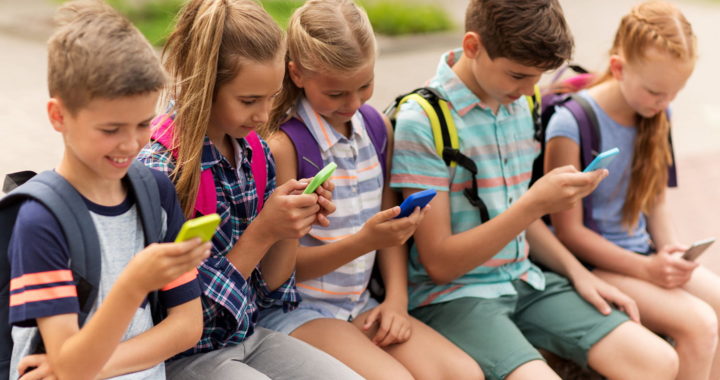 Alumnos no podrán usar celulares en clase