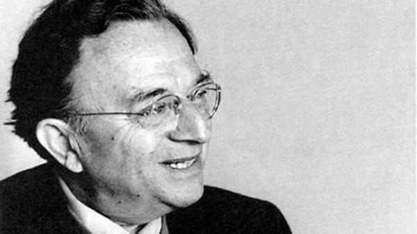 La tarea principal del hombre es no volverse loco: Erich Fromm*
