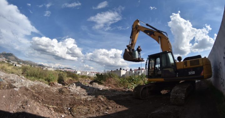 Hay camino alterno en Villas de GTO por obra
