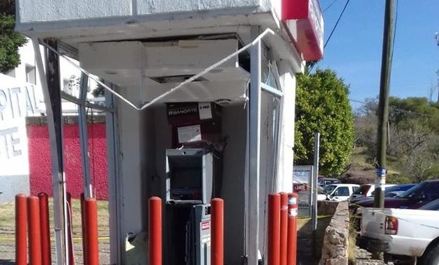 Roban cajero automático ubicado afuera de la clínica del ISSSTE