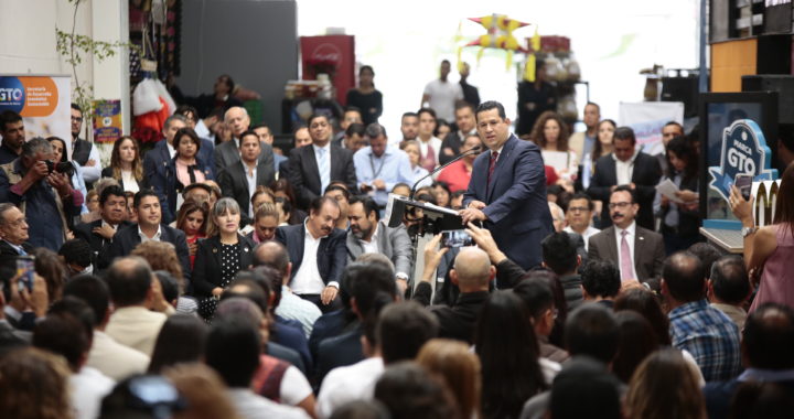 Entregan el Distintivo Marca GTO número 2 mil
