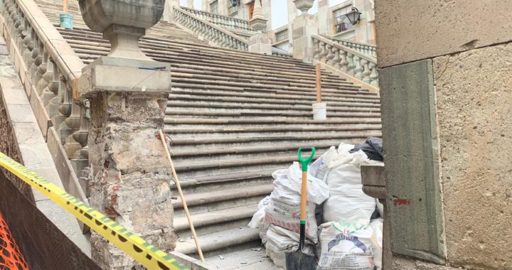 Intervienen escalinatas de la UG, cambian cantera