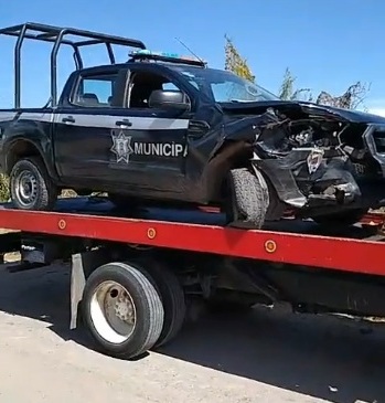 Dos policías heridos en choque