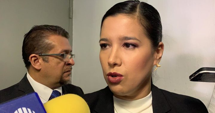 Si es necesario evaluar a servidores públicos