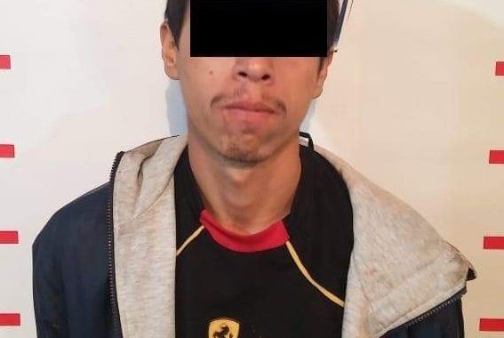 Detienen policías a presunto ladrón con orden de aprehensión