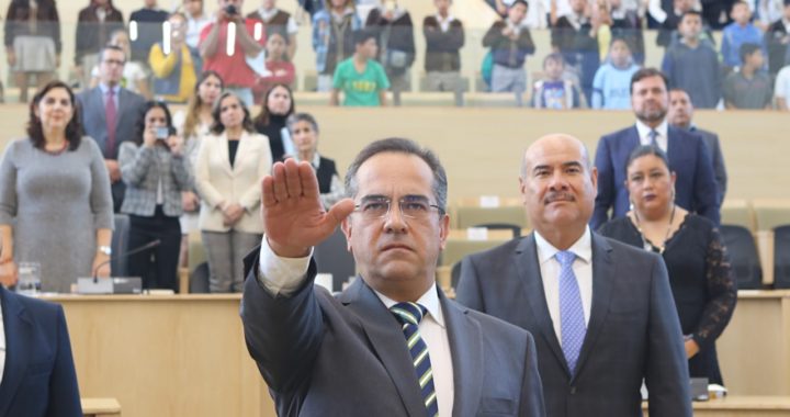 Toma protesta Gustavo Junquera como magistrado del PJG
