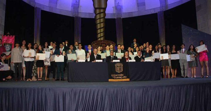 CNMS UG reconoce excelencia académica