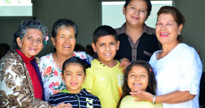 Involucran a las familias para conocer los derechos de los adultos mayores