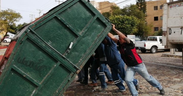 Realizan jornada de limpieza con vecinos en Las Teresas