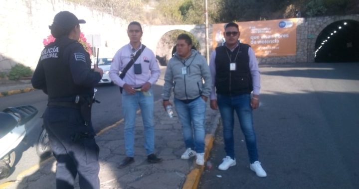 Detienen en operativo a 5 guías «piratas»