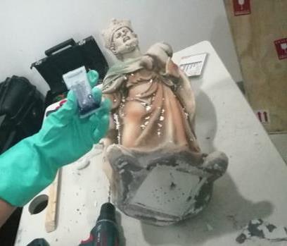Aseguran metanfetamina en figuras religiosas
