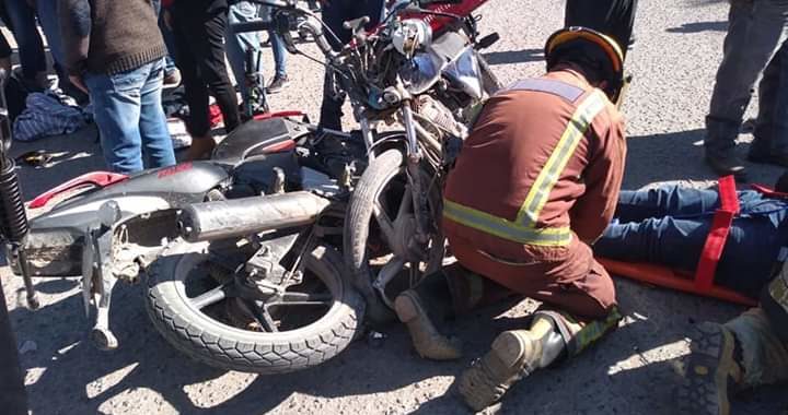 Tres personas heridas en choques con motociclistas