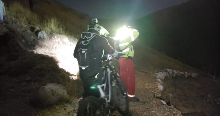 Rescatan a ciclistas perdidos en el cerro
