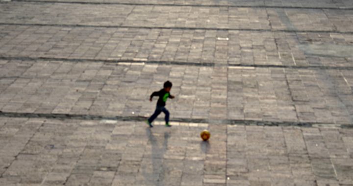 Tratar mal a un niño, le quita años de vida: Gómez Muzzio