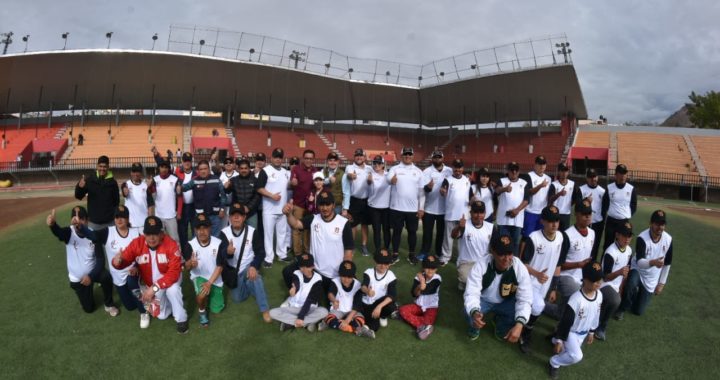 Inauguran clínica de béisbol en la capital