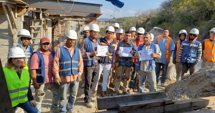 Buscan disminuir rezago educativo en constructoras