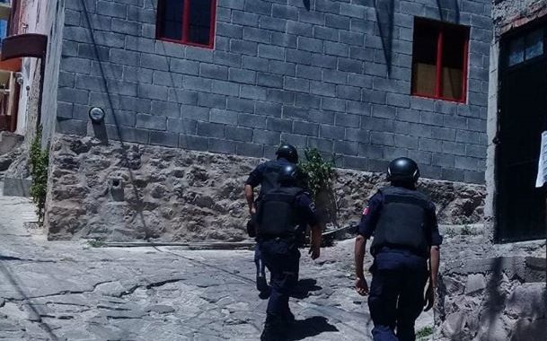 Hombres armados asaltan tienda en la Panorámica