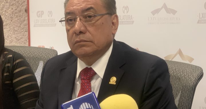 Pide PRI replaqueo hasta que semáforo esté en verde