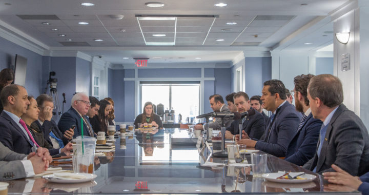 Gobernador realiza gira en Washington D.C.