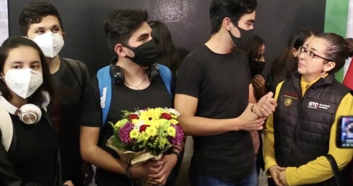 Estudiantes que regresaron de China, seguirán en observación 14 días: Melchor