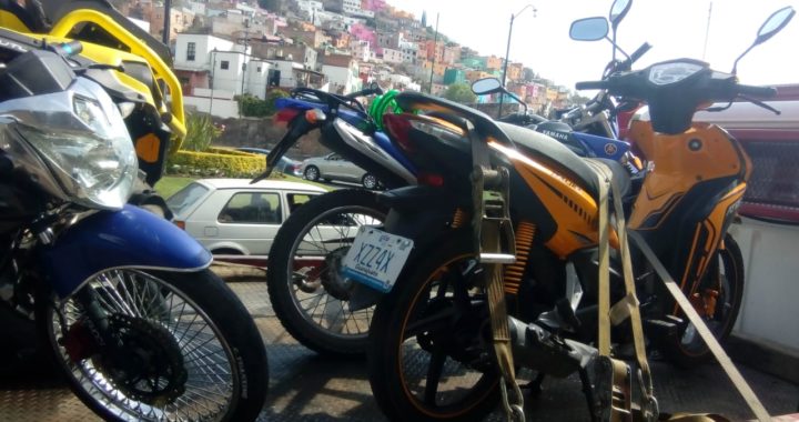 Multan a motociclistas y otros van al corralón