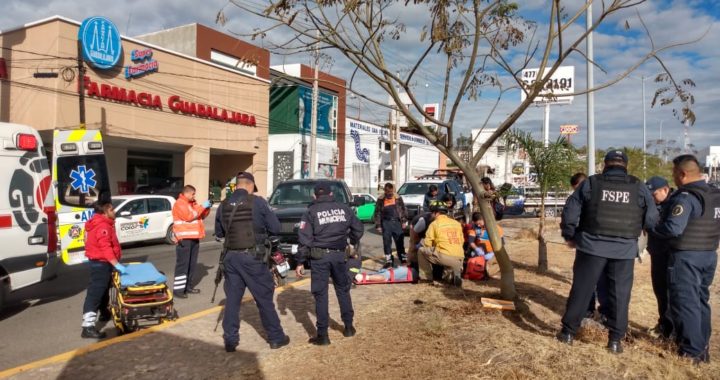 Resulta herido motociclista