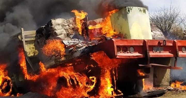Se incendia camioneta en Santa Teresa