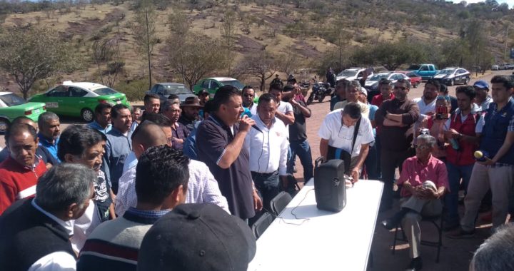 Denuncian taxitas competencia desleal