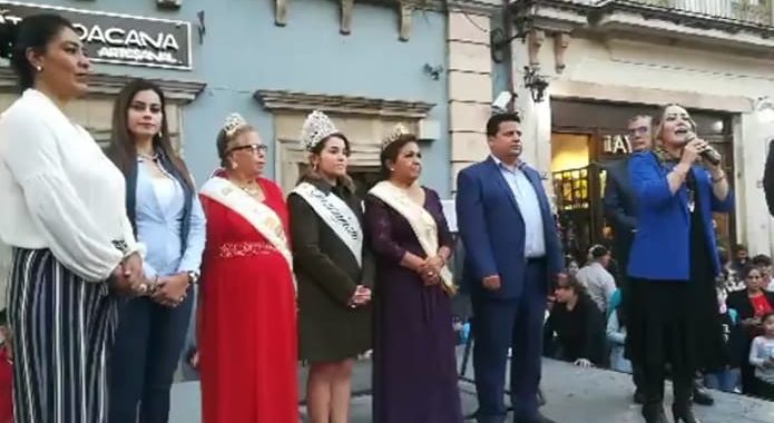 Mujer gana auto en rifa por pago del predial