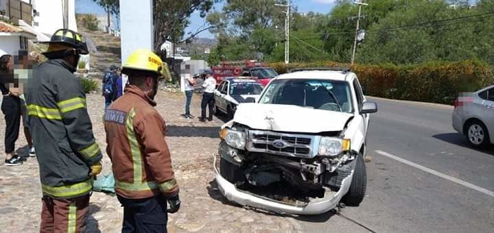 Un herido en choque contra la base de una señalética