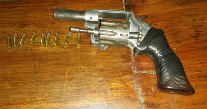 Detienen a dos sujetos por portación de arma de fuego