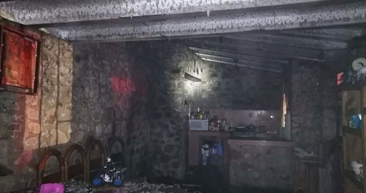 Corto circuito causa incendio en una casa