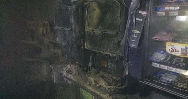 Se incendia un Oxxo y una tortillería en Puentecillas