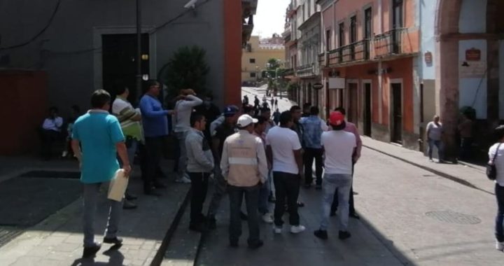Desesperados, guías turísticos piden ayuda ante el desplome de su economía