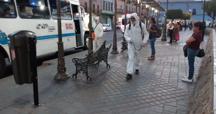 Continúan cuadrillas sanitizando la capital