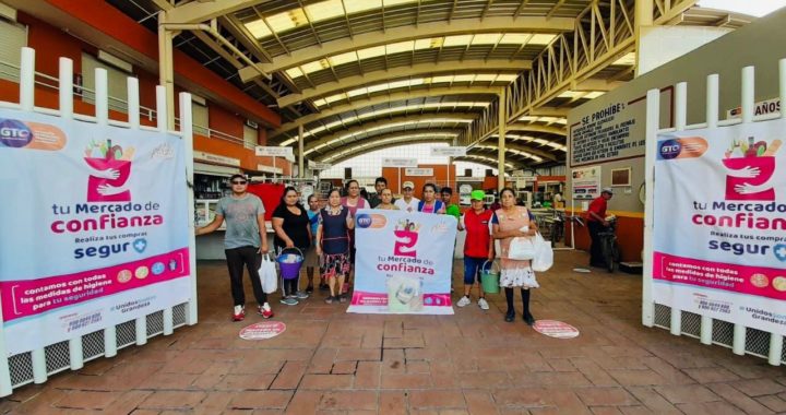 Entregan kits sanitizantes a los mercados del estado