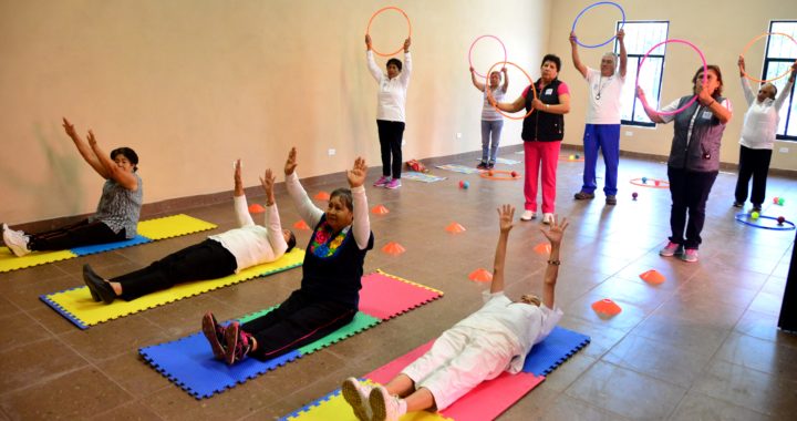 Adultos mayores son atendidos por el DIF estatal durante la contingencia