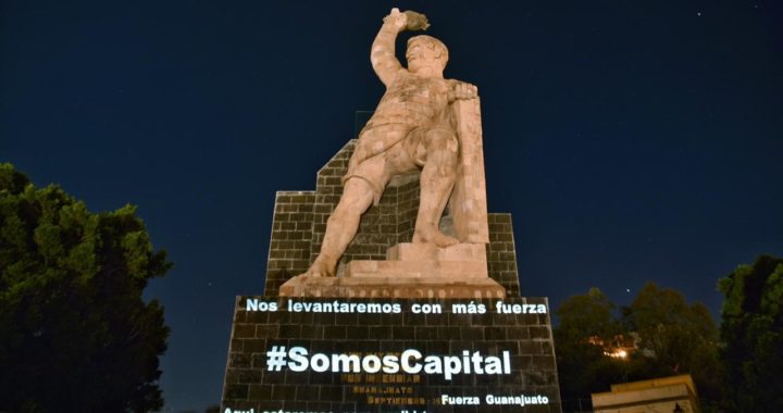 Proyectan en monumentos históricos ‘Quédate en casa’