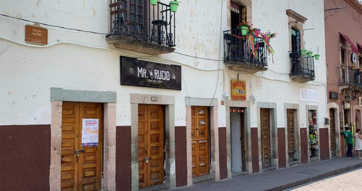 Cantinas siguen abiertas en la capital; bares cerrados al 100 por ciento