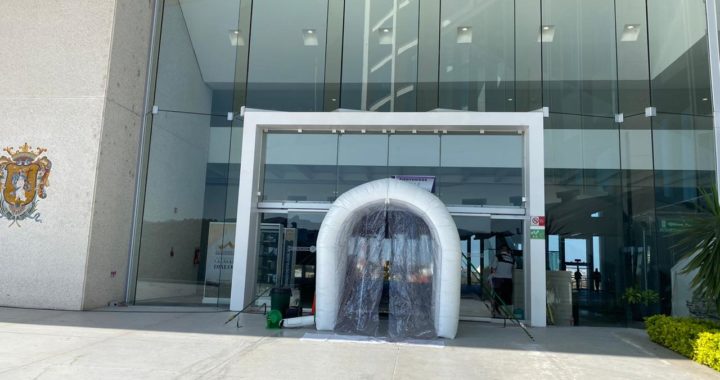 Instalan túnel desinfectante para ingresar al Palacio Legislativo