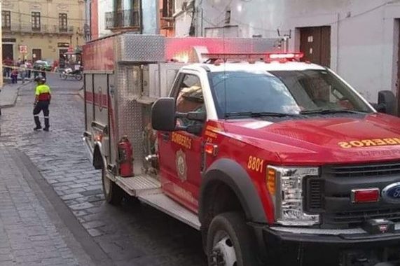 Cierran calle 5 de Mayo por fuga de gas