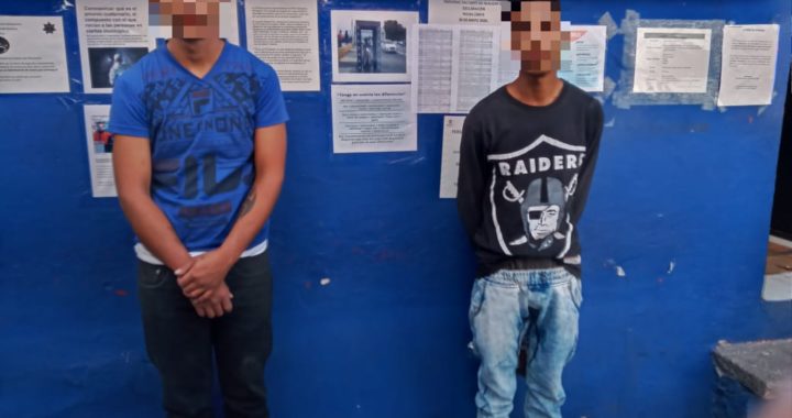 Detienen a mujer por obstruir trabajo policial