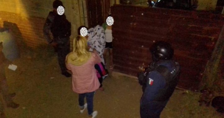 Reciben a pedradas a polícias durante riña