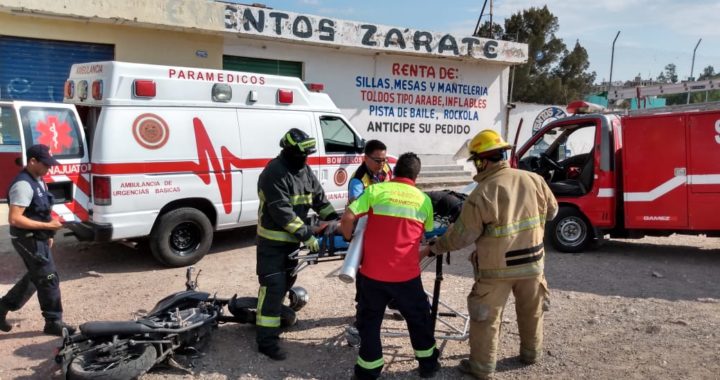 Dos lesionados por derrape de motocicleta