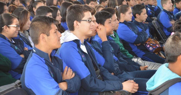 Pega deserción escolar en secundaria y prepas