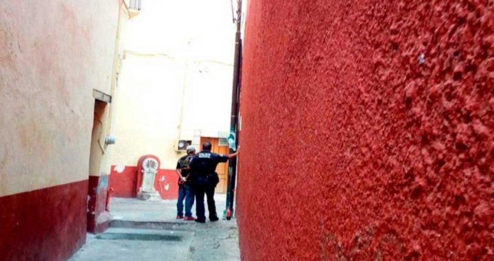 Cesan a dos policías que robaron una casa