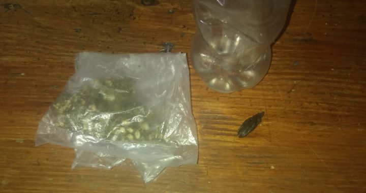 Detienen a dos hombres; traían solvente y marihuana