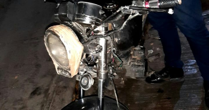 Roba motocicleta de pensión y la recuperan en túnel